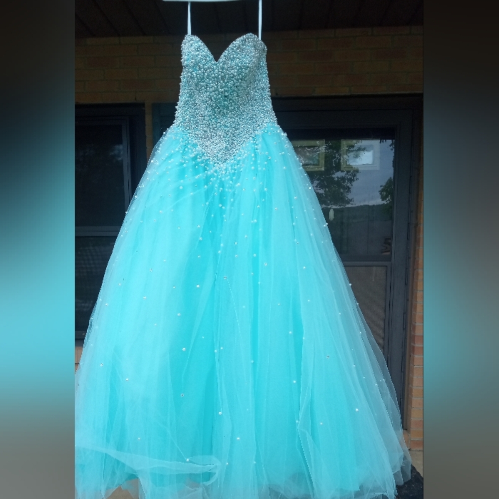 Elegant Blue Strapless Gown